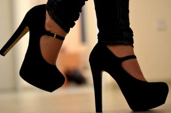 siyah-yuksek-topuklu-ayakkabi-modelleri