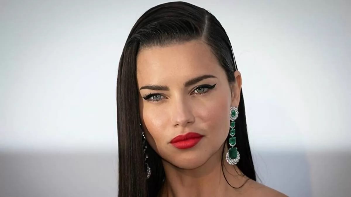 Adriana Lima Kimdir?