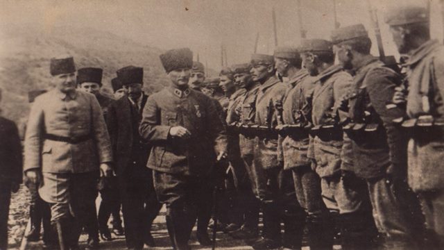 Atatürk İle İlgili Görseller