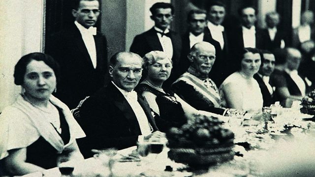 Atatürk'ün Yemek Sofrası Resmi