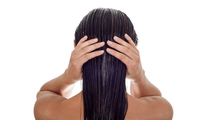 Nemli ve Islak Saçlara Badem Yağı Nasıl Uygulanır?