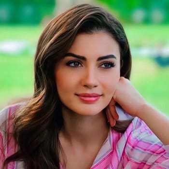 Burcu Özberk as Deniz Akça