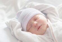 Yeni doğan bebek neden çok uyur?